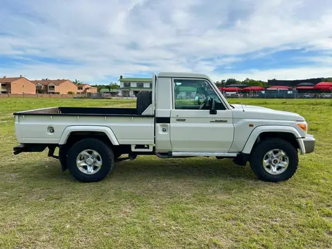 Toyota Land Cruiser 79 2013 Toyota Land Cruiser 79 4.