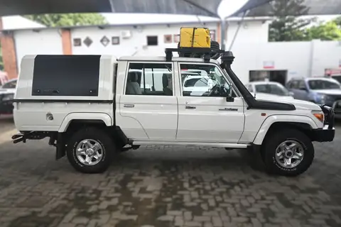 Toyota Land Cruiser 79 2015 Toyota Land Cruiser 