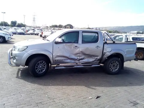 Toyota Hilux Double Cab V6 4x4 Legend frsh 2015 TOYOTA HILUX 3.0 D-4