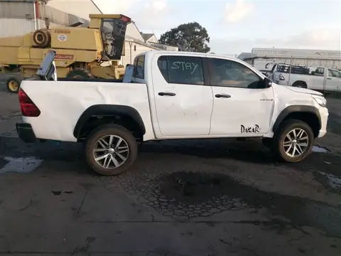 Toyota Hilux Double Cab GD-6 4x4 Raider DAMAGED