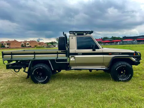 Toyota Land Cruiser 76 Toyota Land Cruiser 70 4.