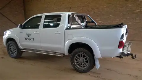 Toyota Hilux Double Cab V6 4x4 Legend damaged