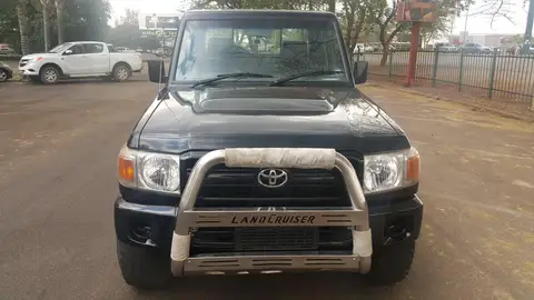Toyota Land Cruiser 76 2014 Mazda BT-50 2.2 TDi 