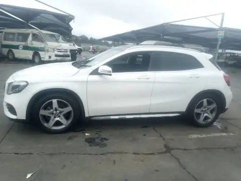 Mercedes Benz GLA-Class GLA 200